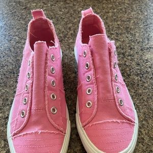 Cork’s slip on tennis shoes Pink Sz.8